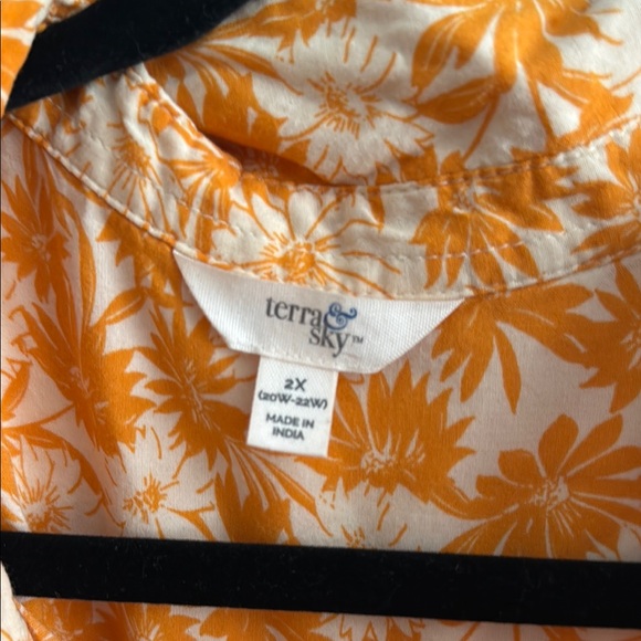 Terra & Sky Orange Sleeveless Blouse with Notched Collar - Picture 4 of 6